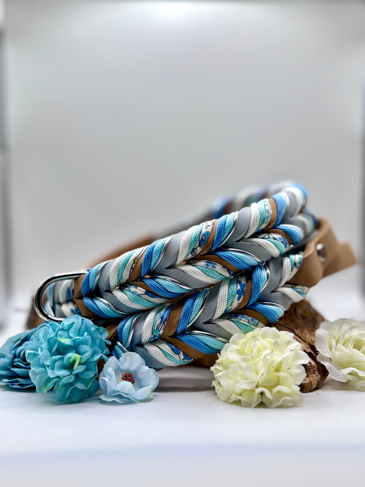 Halsband beige/blau mit Blüte