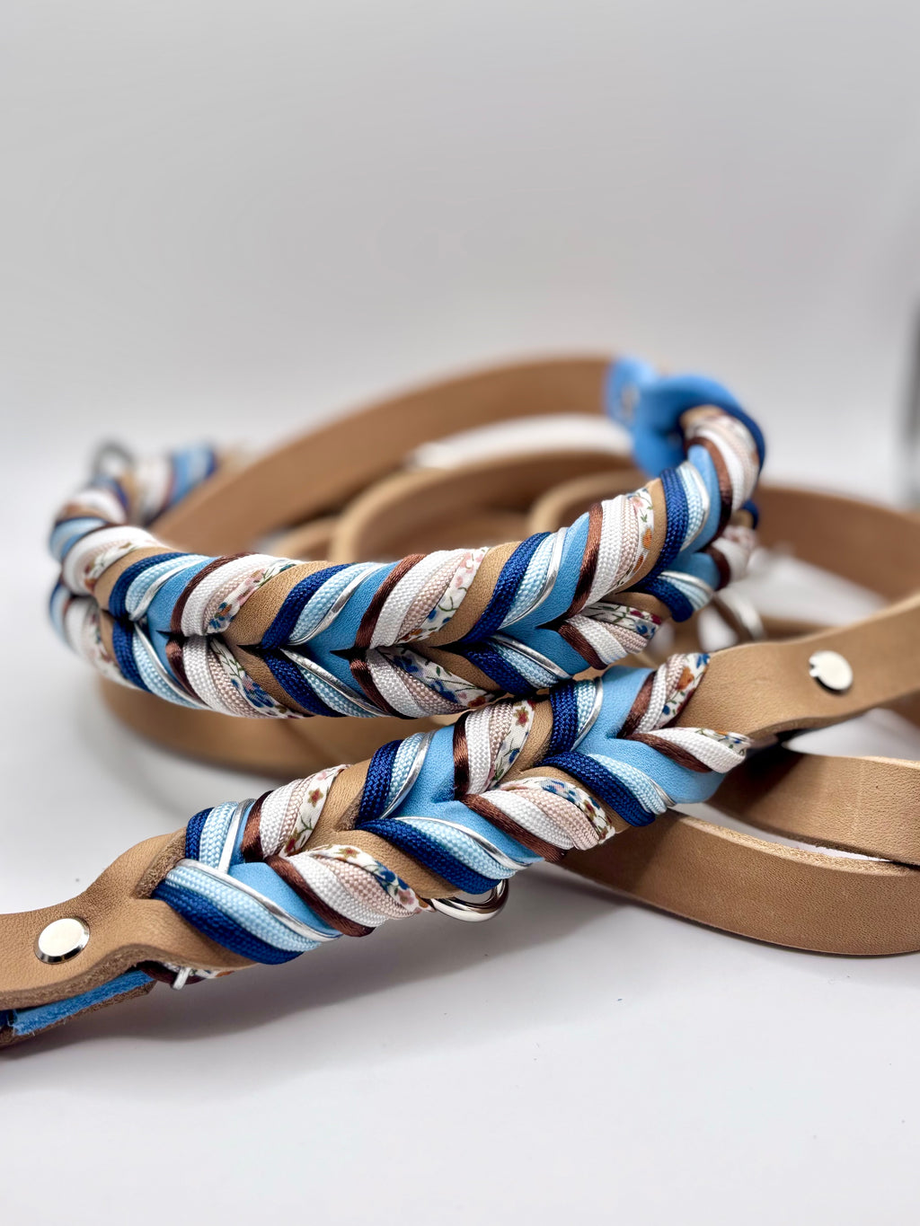 Halsband blau mit Blütenband